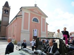 El Papa Benedicto XVI realiza una gira por el norte de Italia, en la región afectada por sismos en los últimos meses. AP  /