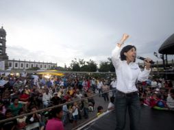 La abanderada del PAN dirige su discurso a los asistentes de la Plaza de las Américas. ESPECIAL  /