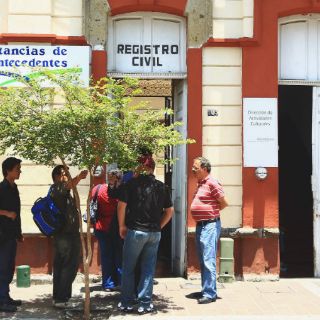 Tramitar carta de policía de último momento alarga la espera