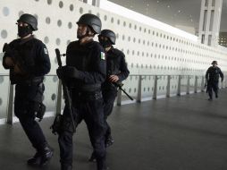 Policías federales ya resguardan el Aeropuerto Internacional de la Ciudad de México. EFE  /
