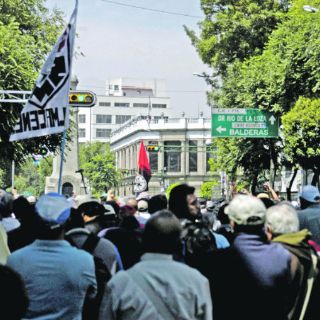 Electricistas y federales se enfrentan tras protesta en la Segob