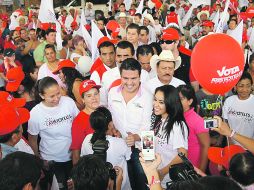 Aristóteles Sandoval visitó ayer nueve municipios, entre ellos Guachinango (imagen), donde convivió con simpatizantes. ESPECIAL  /