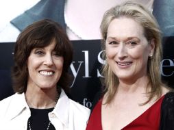La última de sus películas de Nora (izq) fue 'Julie & Julia' en 2009, con Meryl Steep. AP  /