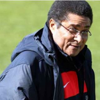 Eusebio viaja a Lisboa en un avión medicalizado