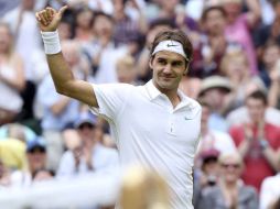 Federer, tercer favorito y seis veces campeón de Wimbledon, no dio opciones a su rival. EFE  /