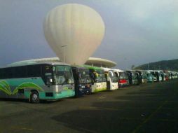 En el operativo vial participan aproximadamente 120 oficiales. Imagen de los camiones en el Omnilife  /