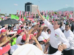 El abanderado tricolor culminó la campaña en Toluca, capital del Estado de México, que lo catapultó a la candidatura presidencial. EFE  /