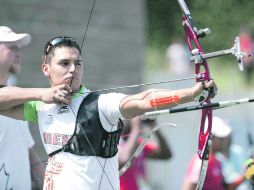 En Beijing, Luis Vélez había ganado la plaza, pero tuvo que disputar una eliminatoria con Juan René Serrano, la cual perdió.MEXSPORT  /