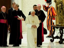 El Vaticano transparentó cuentas de su banco. En imagen, el papa Benedicto XVI en la audiencia general de ayer. EFE  /
