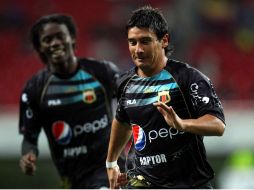 Alustiza (en primer plano) marcó a Chivas cinco goles en dos juegos de la Copa Libertadores con el Deportivo Quito. MEXSPORT  /