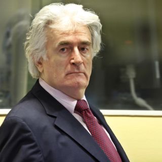 Eximen a Karadzic de cargo de genocidio en Bosnia-Herzegovina