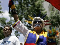 Las disposiciones gubernamentales contra la televisora han provocado manifestaciones constantes. ARCHIVO  /