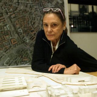 La arquitecta española Beth Galí demanda a Qatar por plagiarle unas farolas