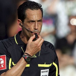 Árbitro portugués silbará la final de la Euro