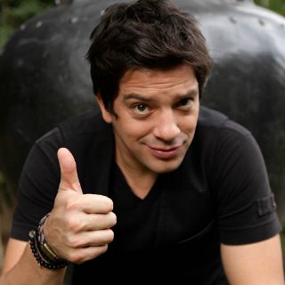 Yahir analiza incursionar en el teatro musical