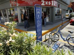 Las tiendas Oxxo y 7-Eleven obsequiarán café, a la primera hay que acudir con credencial y pulgar manchado de indeleble.ARCHIVO  /