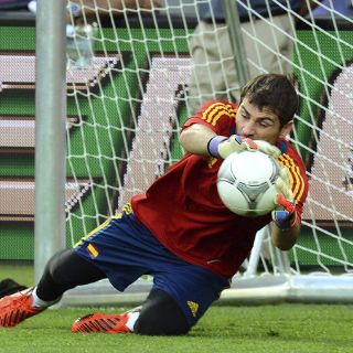 Casillas no quiere pensar en que España es favorito
