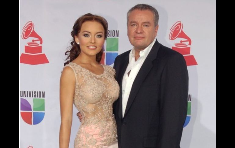 La actriz Angelique Boyer y el productor de televisión, José Alberto Castro. ARCHIVO  /