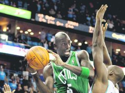 Garnett, demostró la campaña pasada que aún tiene mucha gasolina en el tanque, al llevar a Boston hasta la final del Este. AP  /