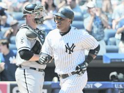 Robinson Canó cruza el plato tras sacudir su decimonoveno jonrón de la temporada, lo hizo sin hombres en base. AP  /