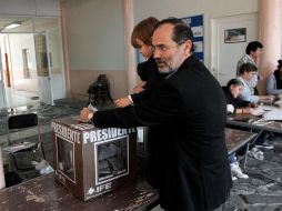Gustavo Madero sufragó en una casilla especial, donde tuvo que hacer fila durante más de cuatro horas. NOTIMEX  /