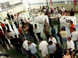 Algunas personas que acudieron a las casillas especiales se fueron sin votar.  /
