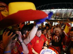 En Kiev, los fanáticos españoles comenzaron la fiesta. EFE  /