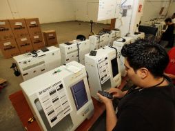 Según los datos preliminares fueron 12 y no 8 las urnas electrónicas que no funcionaron, declara el PAN. ARCHIVO  /
