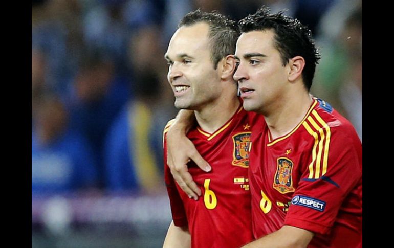 Andrés Iniesta y Xavi Hernández, el dúo dinámico de España y el FC Barcelona. EFE  /