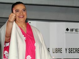 La candidata del PRI-PVEM a la jefatura de Gobierno, Beatriz Paredes, emite su voto la mañana de este domingo 1 de julio. EL UNIVERSAL  /