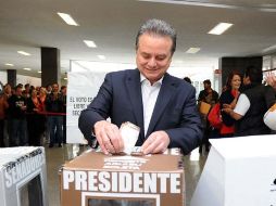 Esta mañana, el presidente del CEN del PRI, senador Pedro Joaquín Coldwell se presentó a votar. NTX  /