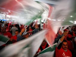 Simpatizantes de Peña Nieto celebran en las oficinas del tricolor en ciudad de México. REUTERS  /