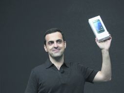 Muestra la Nexus 7.- Hugo Barra, director de productos de Android, durante la presentación de la tableta de Google. AP  /