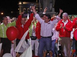 Aristóteles encabezó los festejos de los candidatos priistas anoche en La Minerva.  /