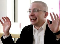 El periodista Karo Hämäläinen durante la entrevista concedida con motivo de la presentación de su libro. EFE  /