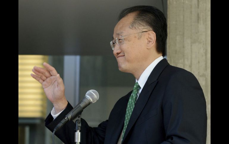 El nuevo presidente del Banco Mundial (BM), Jim Yong Kim, comparece ante los periodistas tras tomar posesión. EFE  /