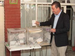 Miguel Márquez, candidato del PAN a la gubernatura de Guanajuato, al momento de emitir su voto. NTX  /