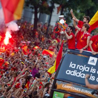 Reciben como héroes a jugadores de la 'Roja'