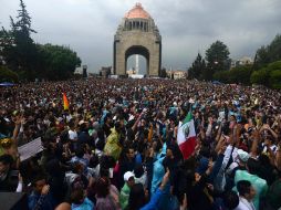 Integrantes del movimiento #YoSoy132 se congregaron hoy en el Monumento a la Revolución del DF. AP  /