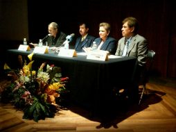 El homenaje fue encabezado por Jorge Souza, director de Literatura del Estado, y por Armando Estrada, Martha Cerda e Ignacio Bonilla.  /