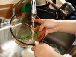 En los pozos de abastecimiento se realizan entre 380 a 400 monitoreos al mes, para verificar la calidad del vital líquido. ARCHIVO  /