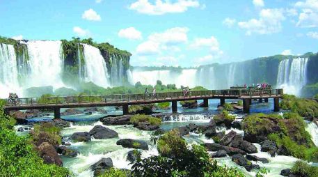 ''La mayor lección que tenemos es la naturaleza'' argumenta el Director de agua buena Friedrich. ESPECIAL  /