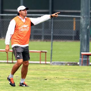 Chávez quiere exorcizar los demonios rojinegros