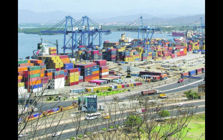 Durante 2011, entraron 516 mil toneladas de importaciones; y salieron 415 mil toneladas de carga de exportación. ESPECIAL  /