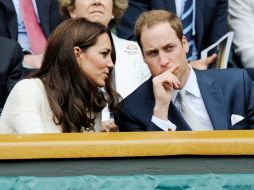 El segundo en la línea de sucesión a la corona británica y su mujer, Catalina Middleton. EFE  /