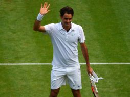 Federer peleará por su boleto a la final ante el número uno del mundo, el tenista Novak Djokovic. AFP  /