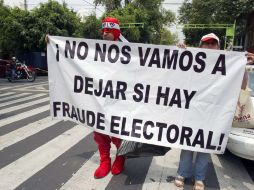 Simpataizantes de López Obrador protestan por un suspuesto fraude electoral. El PRI ha negado repetidamente que hubiera fraude. AP  /