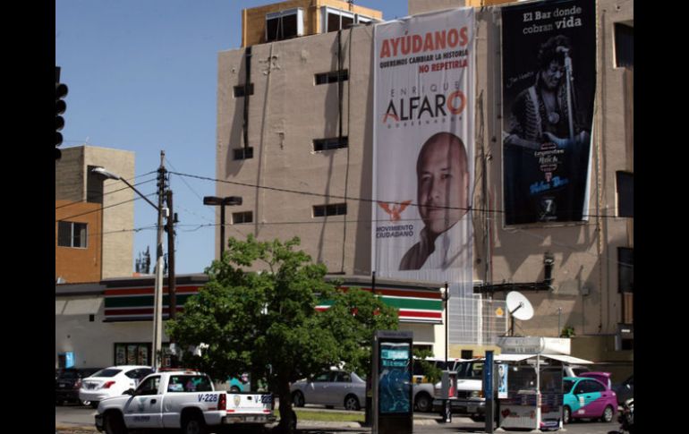 Se estima que en total son como cinco toneladas de lonas destinadas en publicidad electoral. ARCHIVO  /