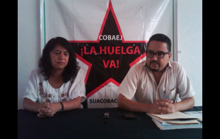 Maestros en huelga dieron a conocer su recurso de amparo en rueda de prensa.  /