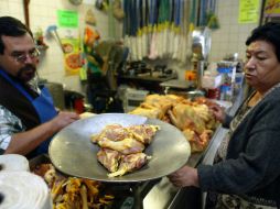 Se inició la verificación en comercios que ofertan huevo y en pollerías, para vigilar el respeto de precios a la vista. ARCHIVO  /